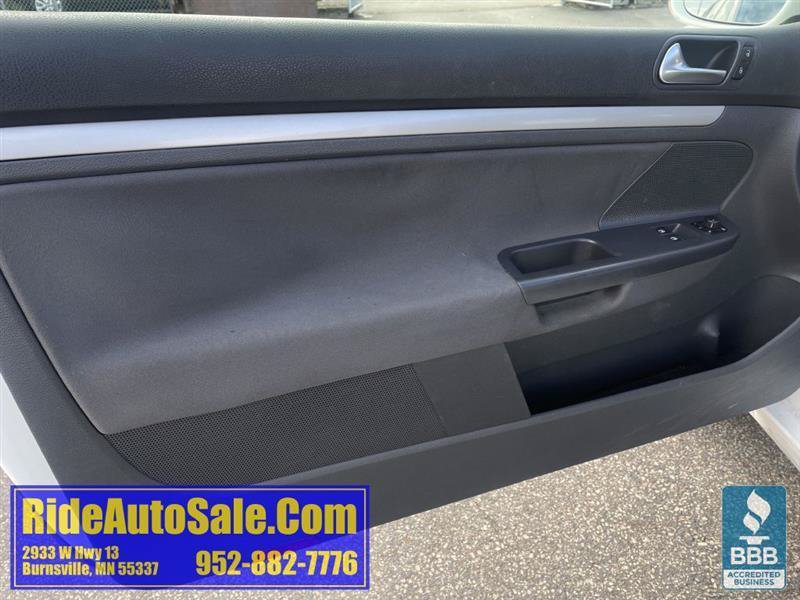 Used 2009 Volkswagen Rabbit S w/ Cold Weather Pkg FWD image 9