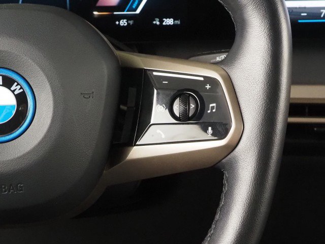 Used 2024 BMW iX xDrive50 w/ Premium Package image 27