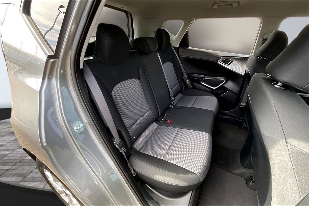 Used 2025 Kia Soul LX w/ LX Technology Package FWD image 25