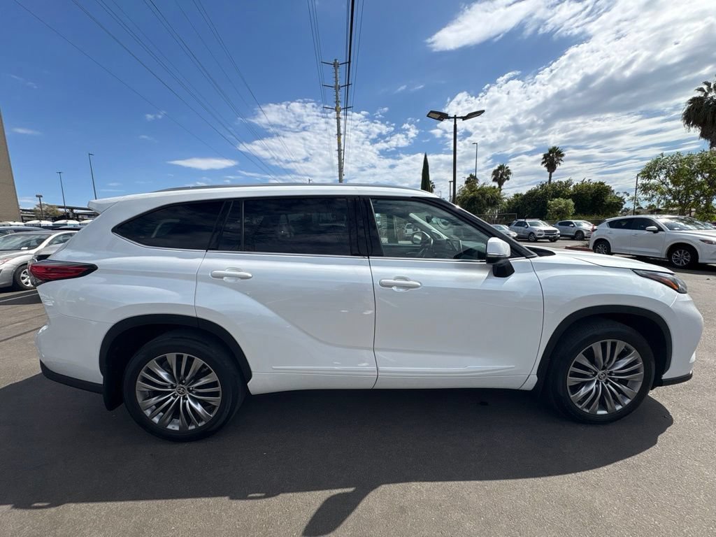 Used 2022 Toyota Highlander Platinum AWD/4WD image 6