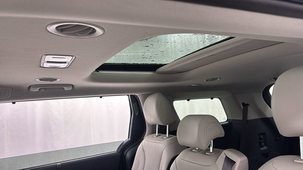 New 2026 Kia Carnival SX w/ SX Dark Edition Package FWD image 38