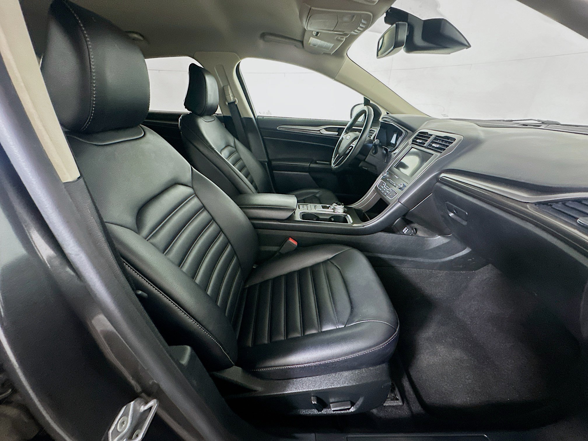 Used 2020 Ford Fusion SEL FWD image 32