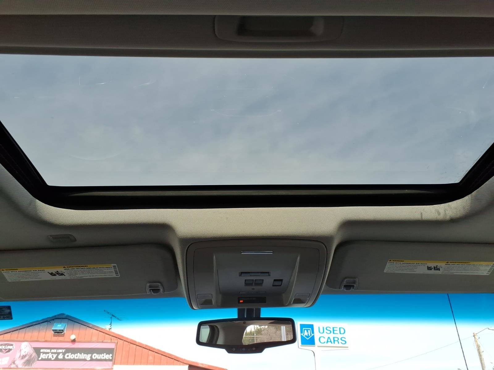 Used 2015 GMC Sierra 1500 SLT w/ SLT Crew Cab Value Package image 17