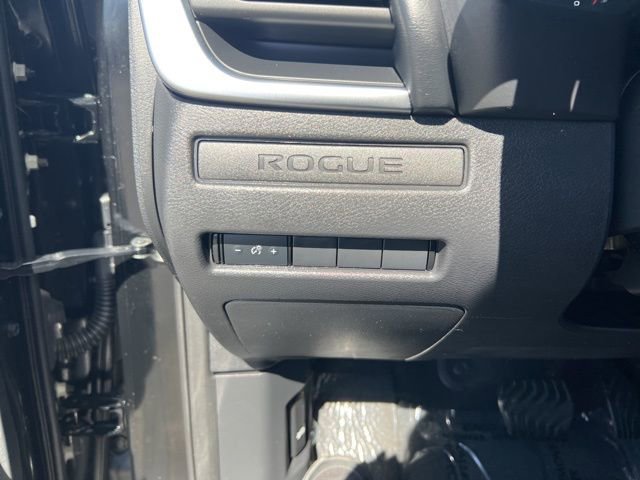 Used 2022 Nissan Rogue S image 15