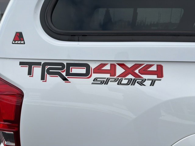 Used 2017 Toyota Tacoma TRD Sport image 9