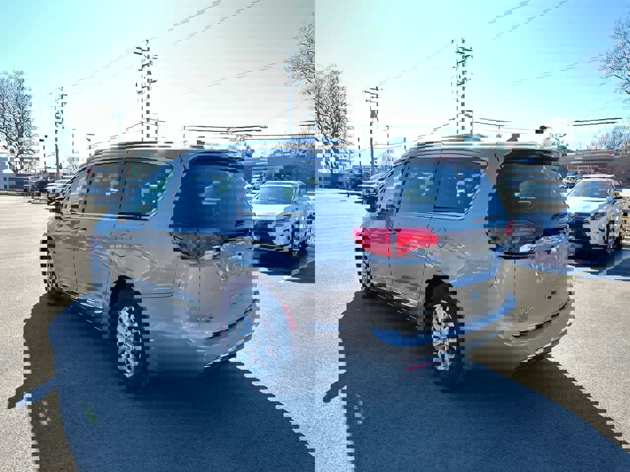 Used 2018 Chrysler Pacifica Touring-L image 11