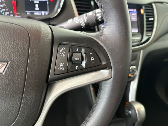 Used 2022 Chevrolet Trax LT w/ LT Convenience Package image 16