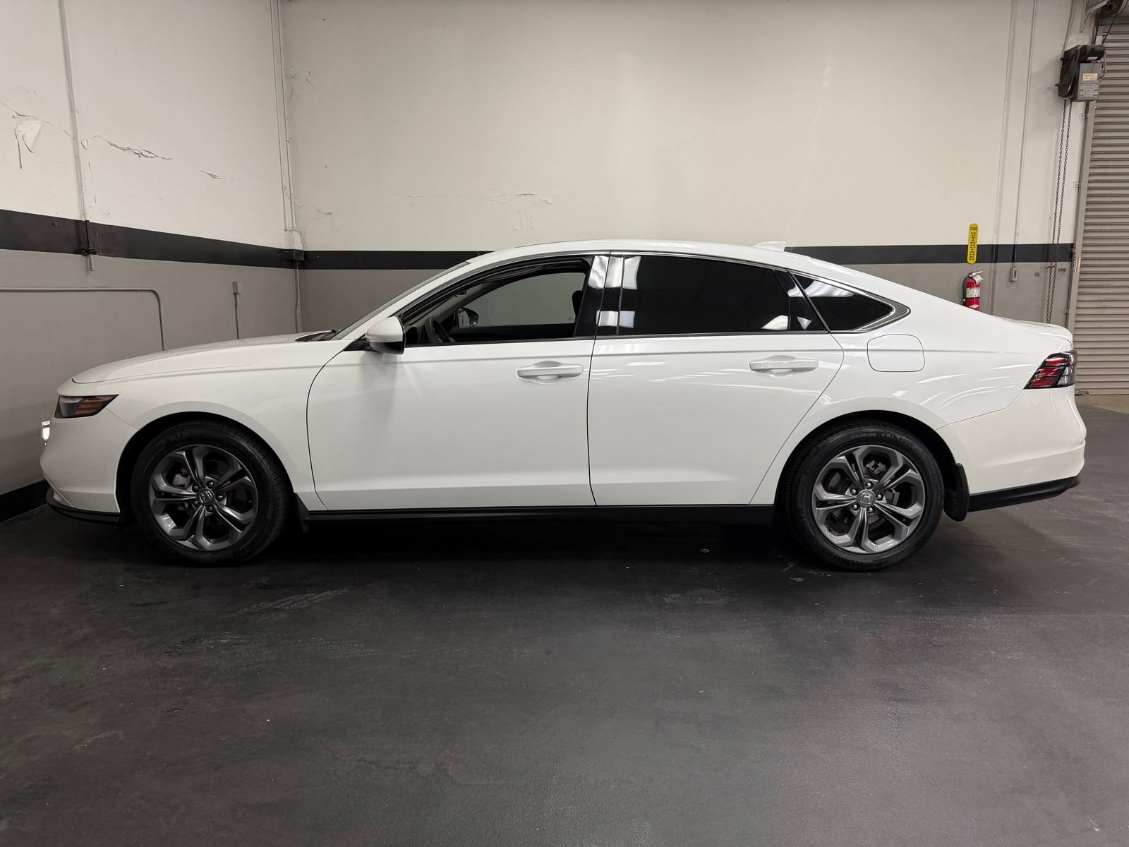 Used 2023 Honda Accord EX image 9