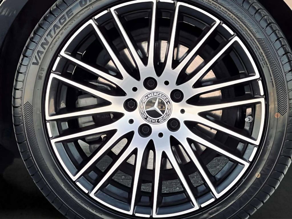 Used 2024 Mercedes-Benz C 300 4MATIC Sedan image 35