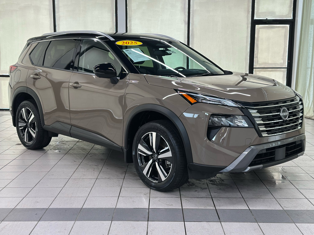 Used 2025 Nissan Rogue SL w/ Tech Package AWD/4WD image 1
