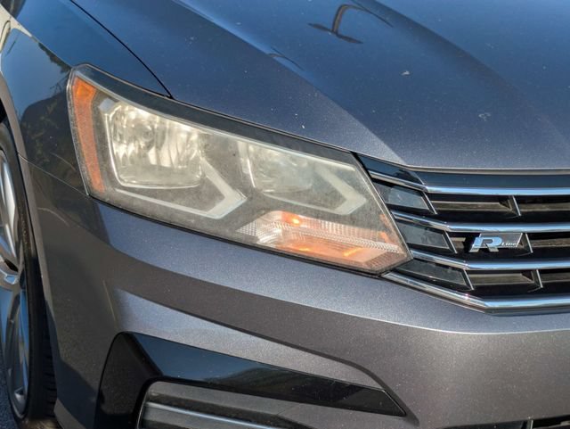 Used 2018 Volkswagen Passat 2.0T R-Line FWD image 10