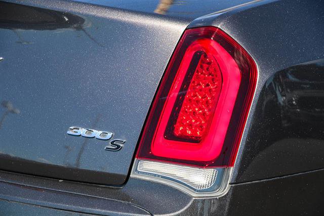 Used 2018 Chrysler 300 S image 11