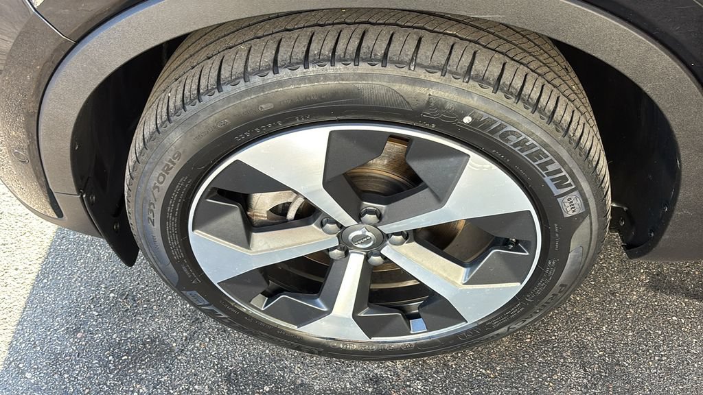 Used 2023 Volvo XC40 B5 Plus w/ Driver Assist Package AWD/4WD image 33
