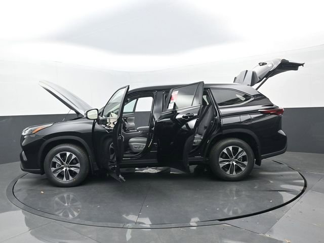 Used 2026 Toyota Highlander XLE image 34
