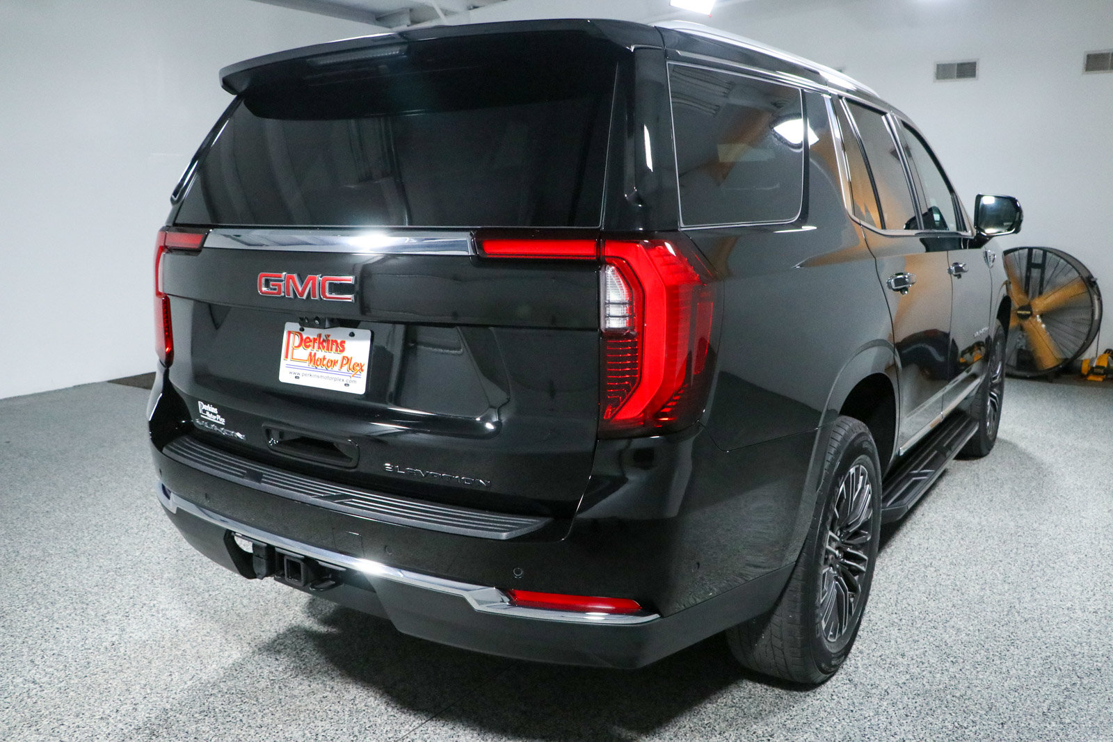 Used 2025 GMC Yukon Elevation w/ LPO, Elevation Black Package AWD/4WD image 7