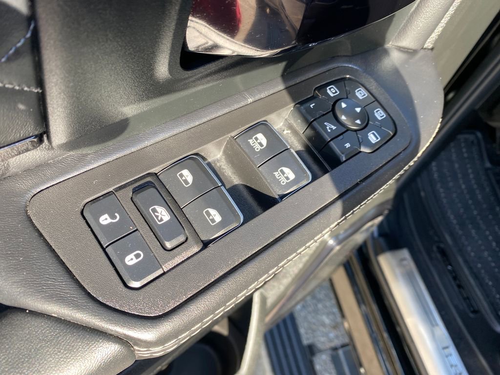 Used 2025 RAM 3500 Limited AWD/4WD image 13