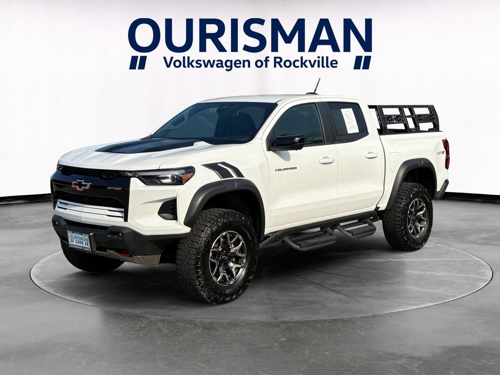 Used 2025 Chevrolet Colorado ZR2 w/ Technology Package AWD/4WD image 2