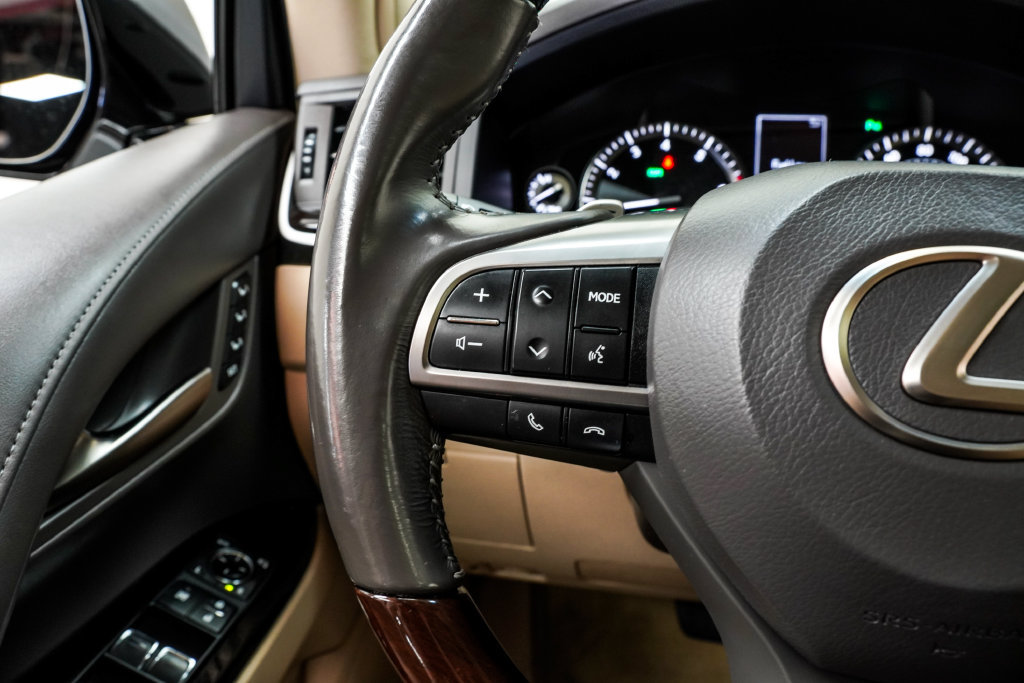 Used 2018 Lexus LX 570 4WD image 41