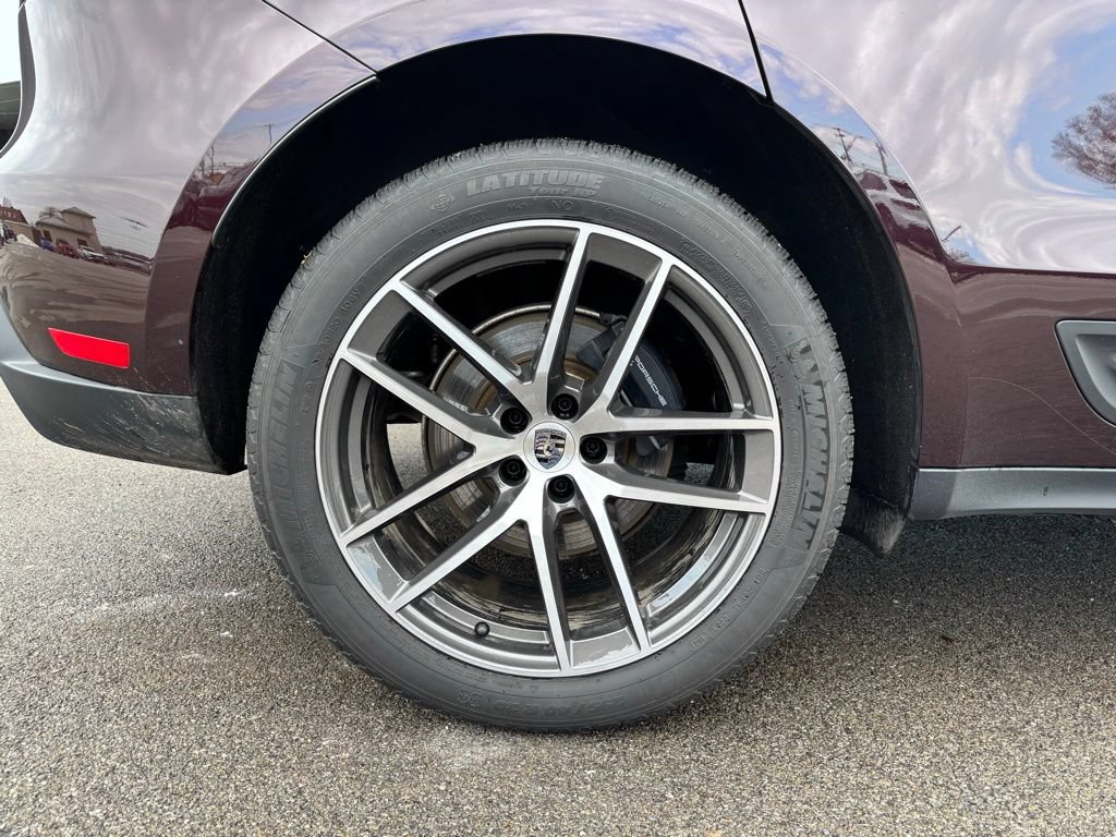 Certified 2026 Porsche Macan AWD/4WD image 37