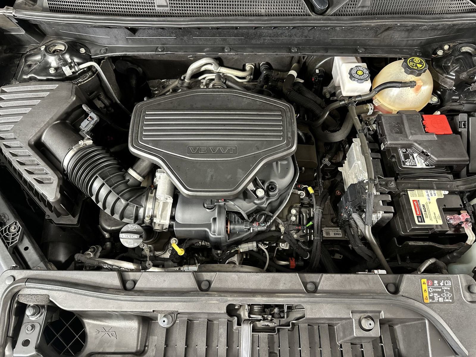 Used 2023 GMC Acadia Denali w/ Black Diamond Edition image 32