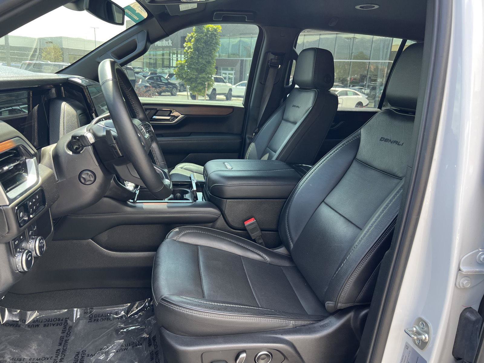 Used 2025 GMC Yukon XL Denali AWD/4WD image 28