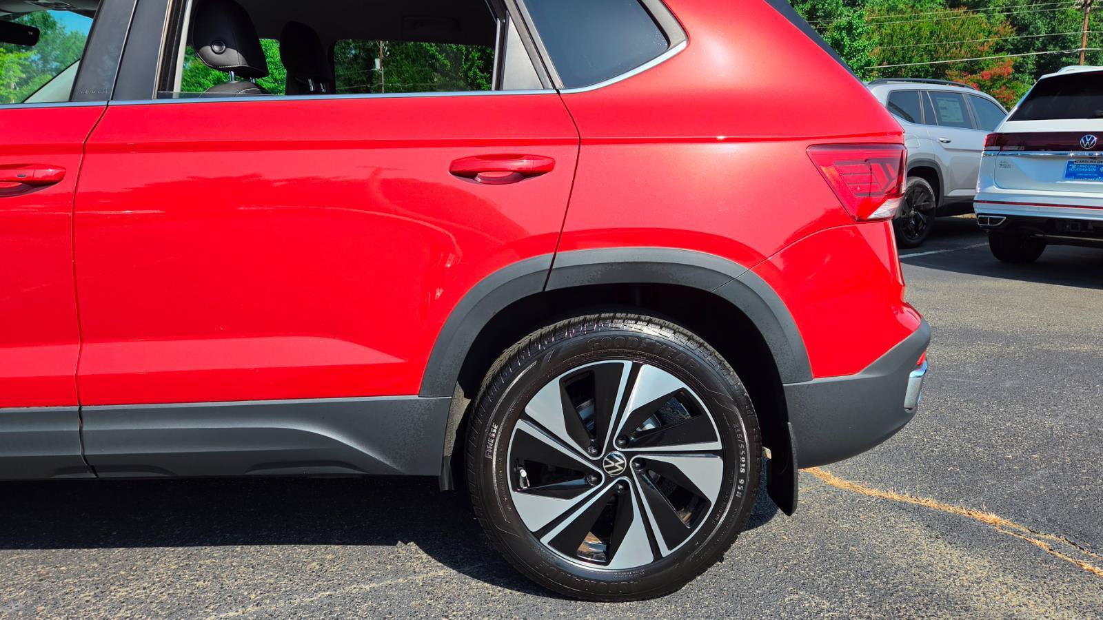 Certified 2024 Volkswagen Taos SE AWD/4WD image 11