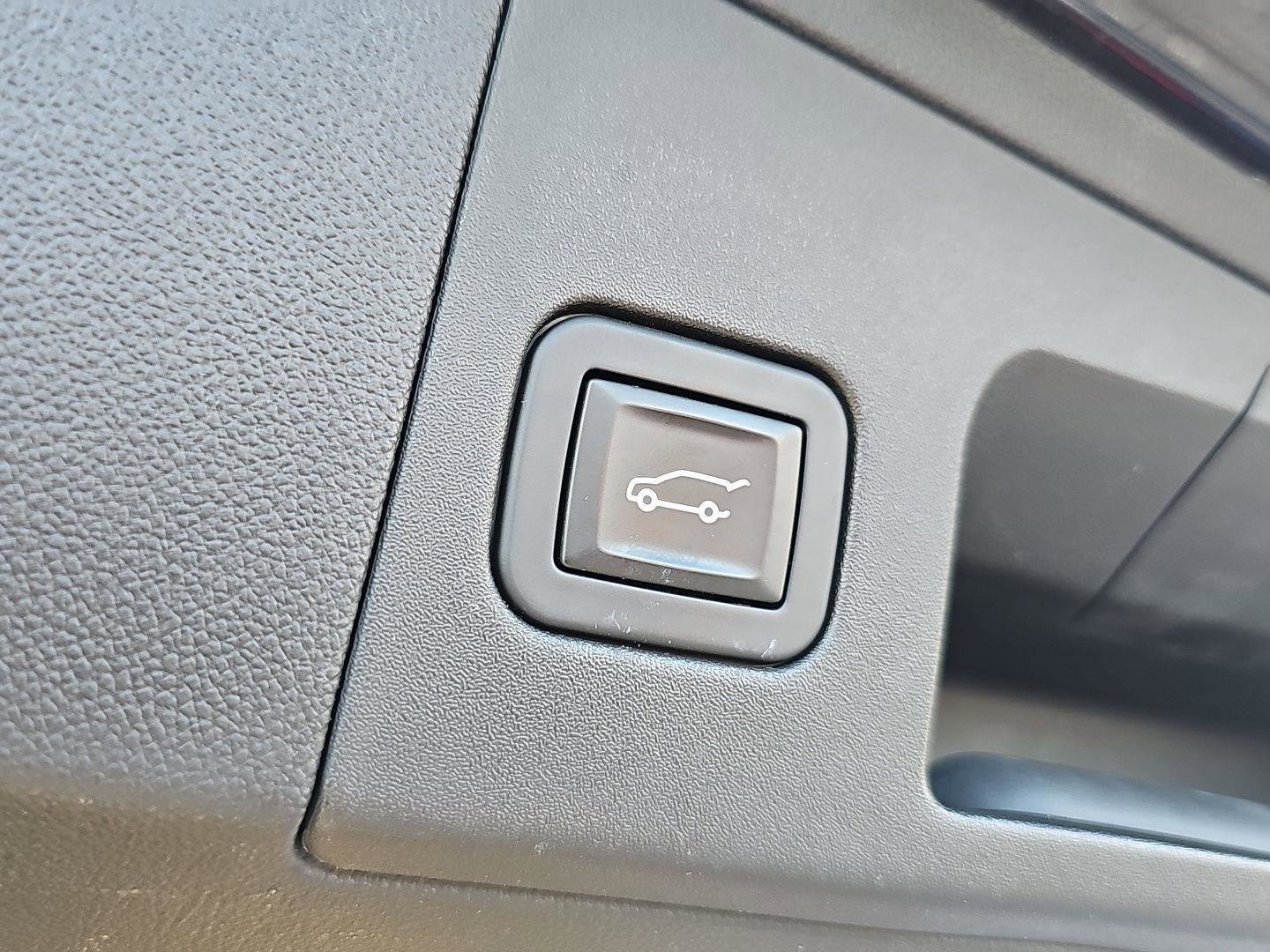 Used 2018 Cadillac XT5 Luxury w/ Driver Awareness Package image 34