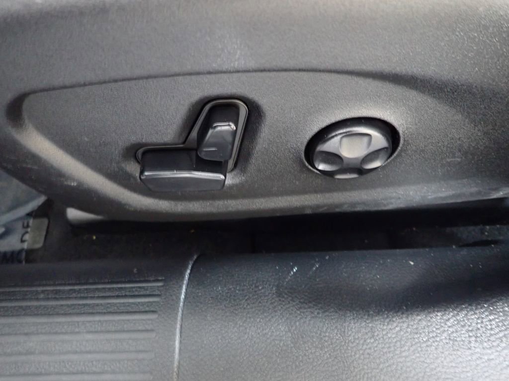 Used 2015 Chrysler 200 Limited w/ Convenience Group FWD image 28