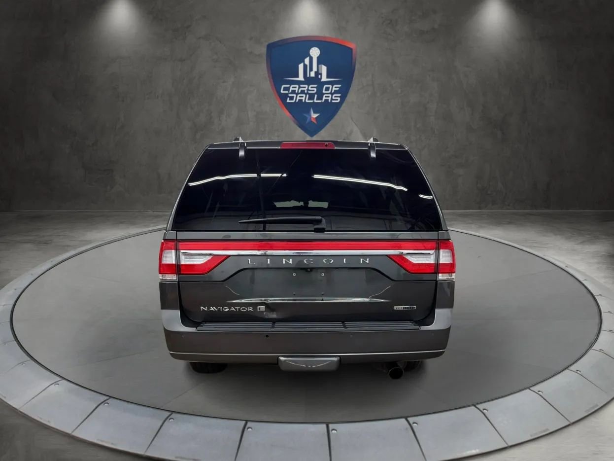 Used 2016 Lincoln Navigator L Select RWD image 4
