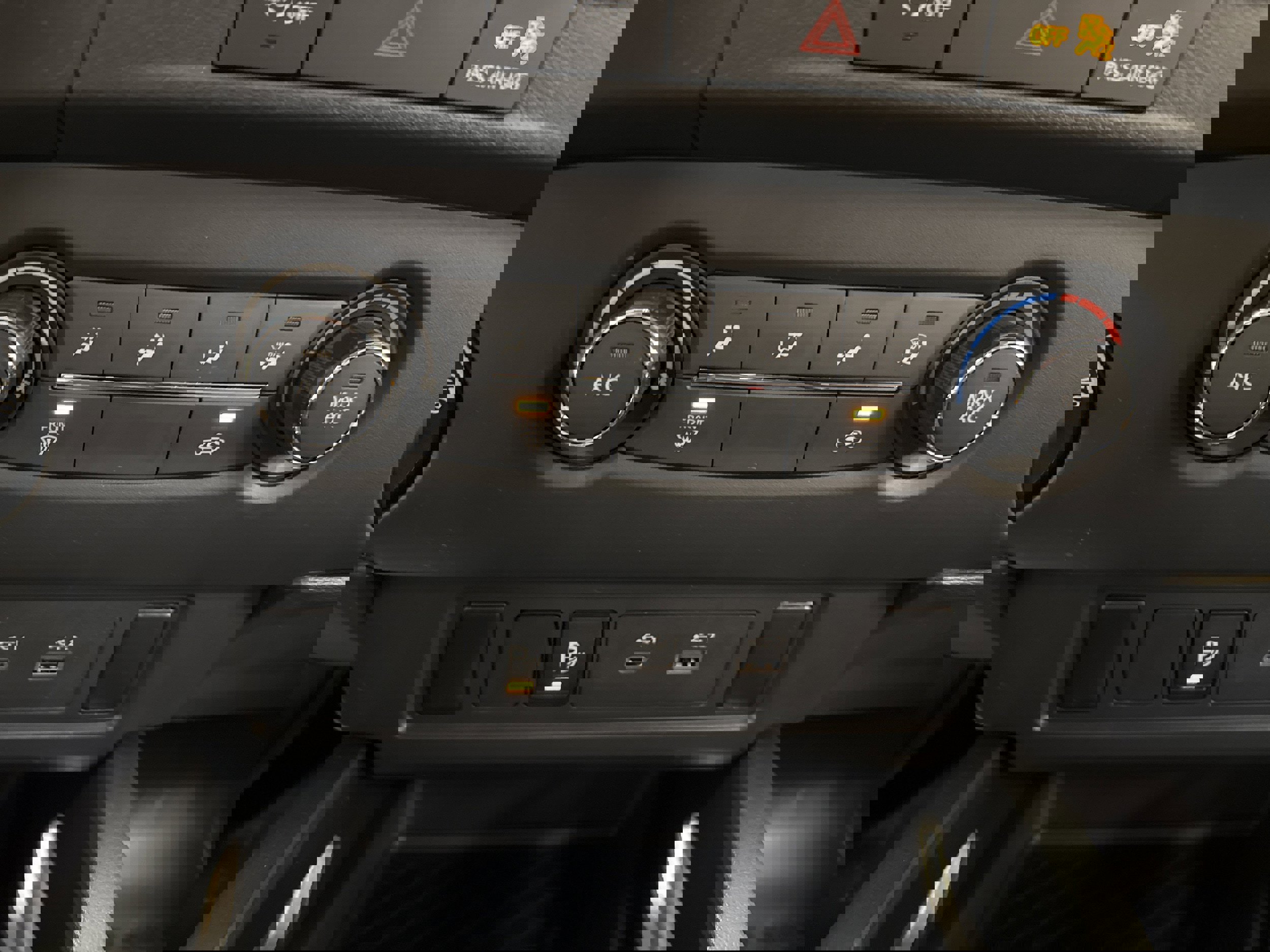 Used 2024 Nissan Frontier SV w/ Technology Package image 50