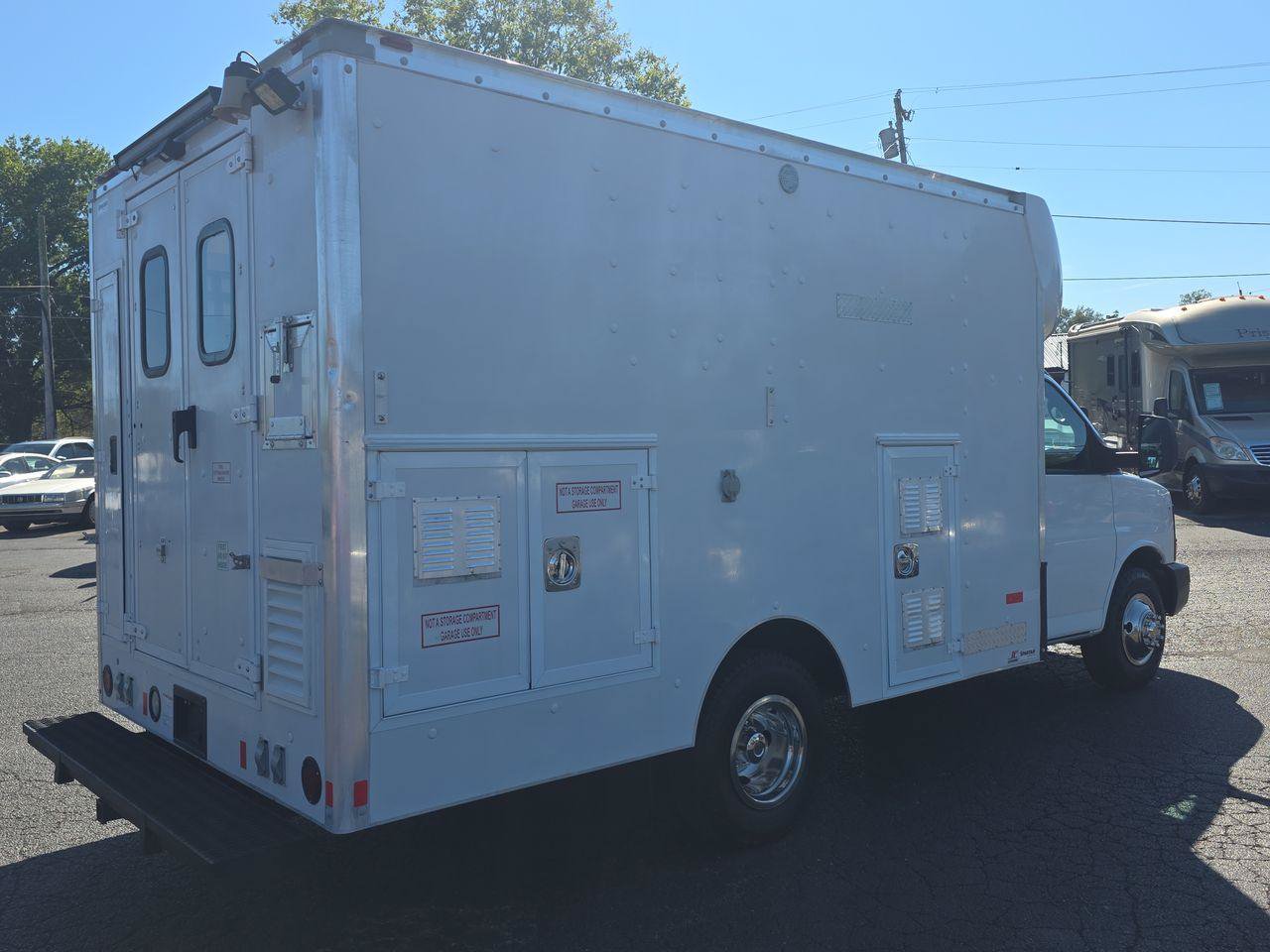 Used 2012 Chevrolet Express 3500 RWD image 2