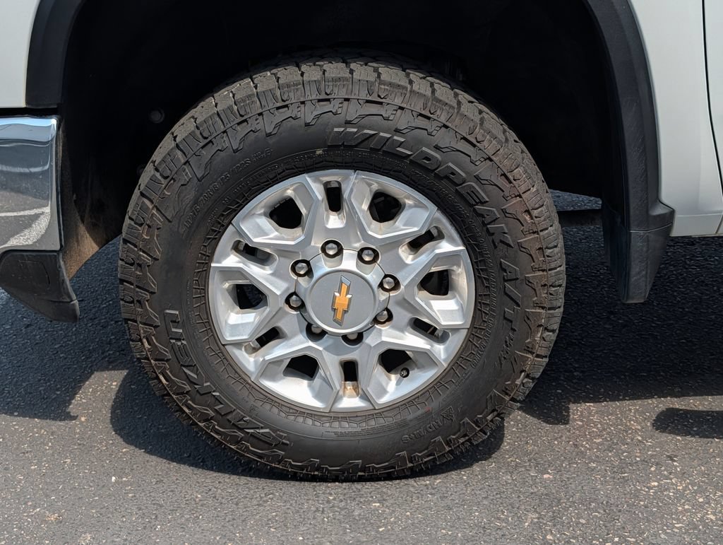 Used 2025 Chevrolet Silverado 2500 LTZ w/ LTZ Convenience Package AWD/4WD image 13