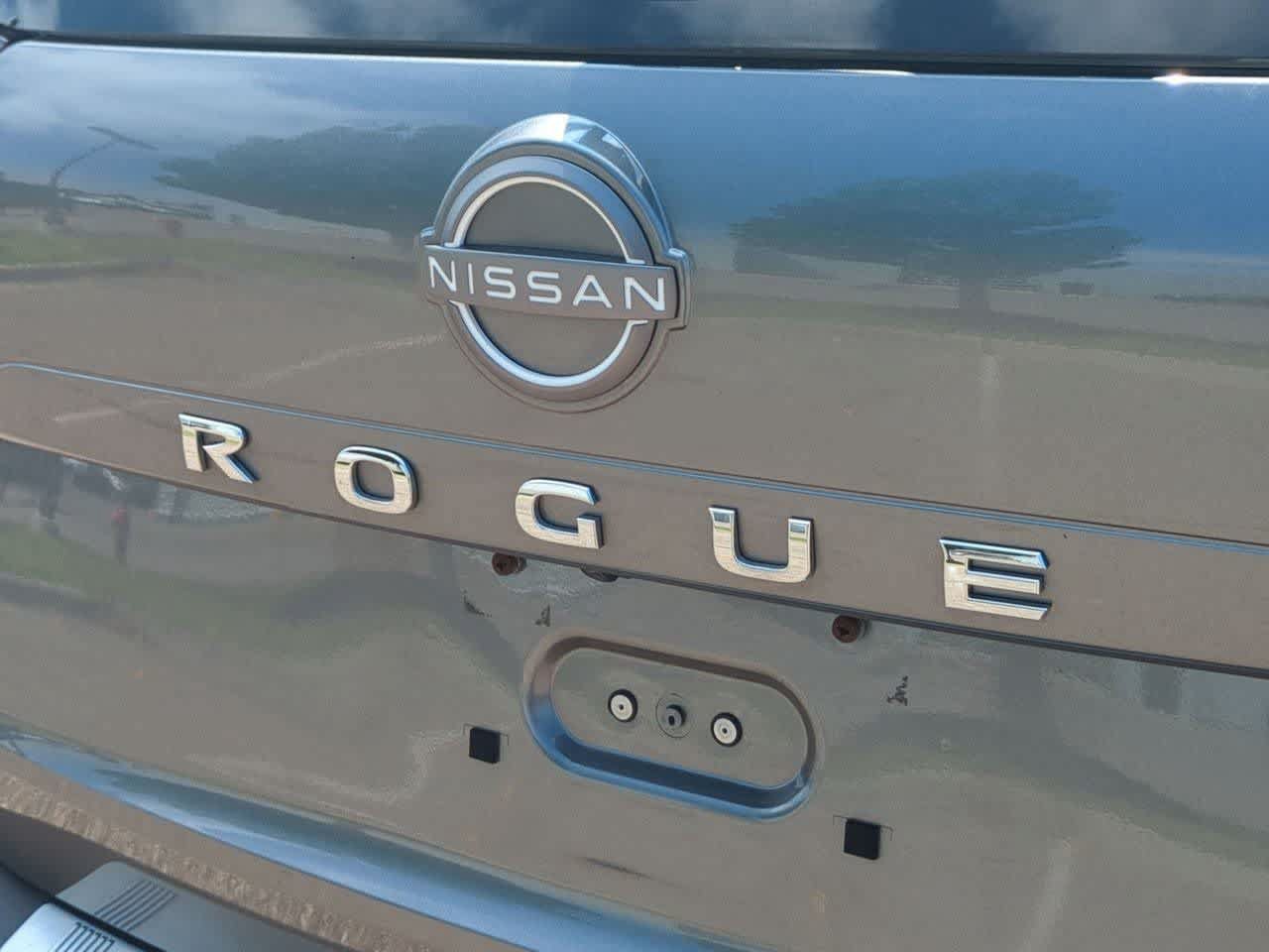 Used 2023 Nissan Rogue SV AWD/4WD image 12