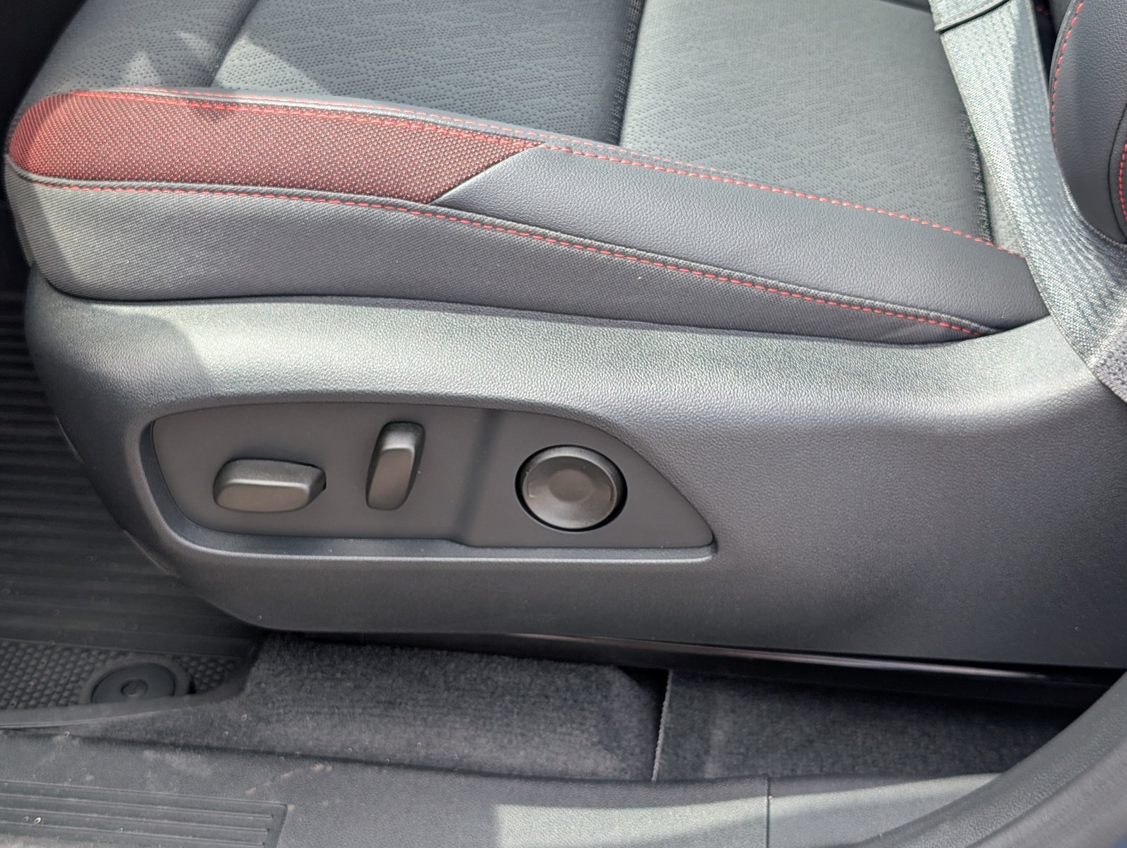 New 2027 Chevrolet Equinox RS w/ Safety and Technology Package FWD image 14