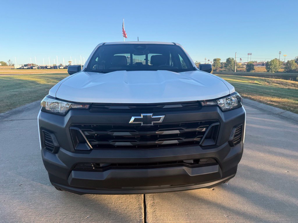 Used 2025 Chevrolet Colorado W/T w/ Advanced Trailering Package RWD image 9