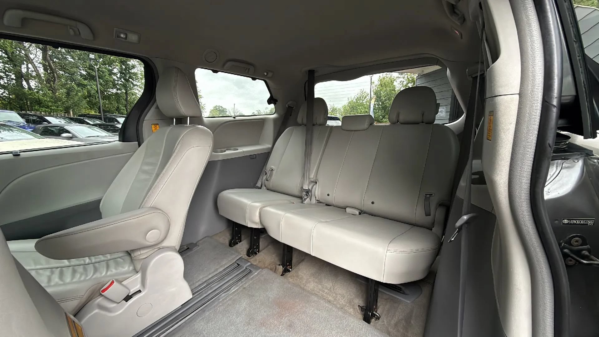 Used 2013 Toyota Sienna XLE FWD image 21