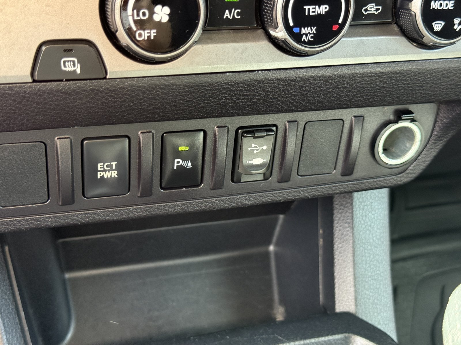 Used 2017 Toyota Tacoma SR5 RWD image 29