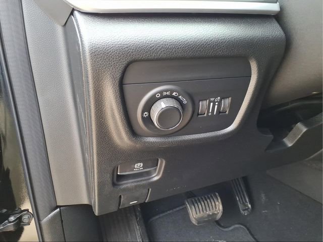 New 2025 Jeep Grand Cherokee Altitude AWD/4WD image 16
