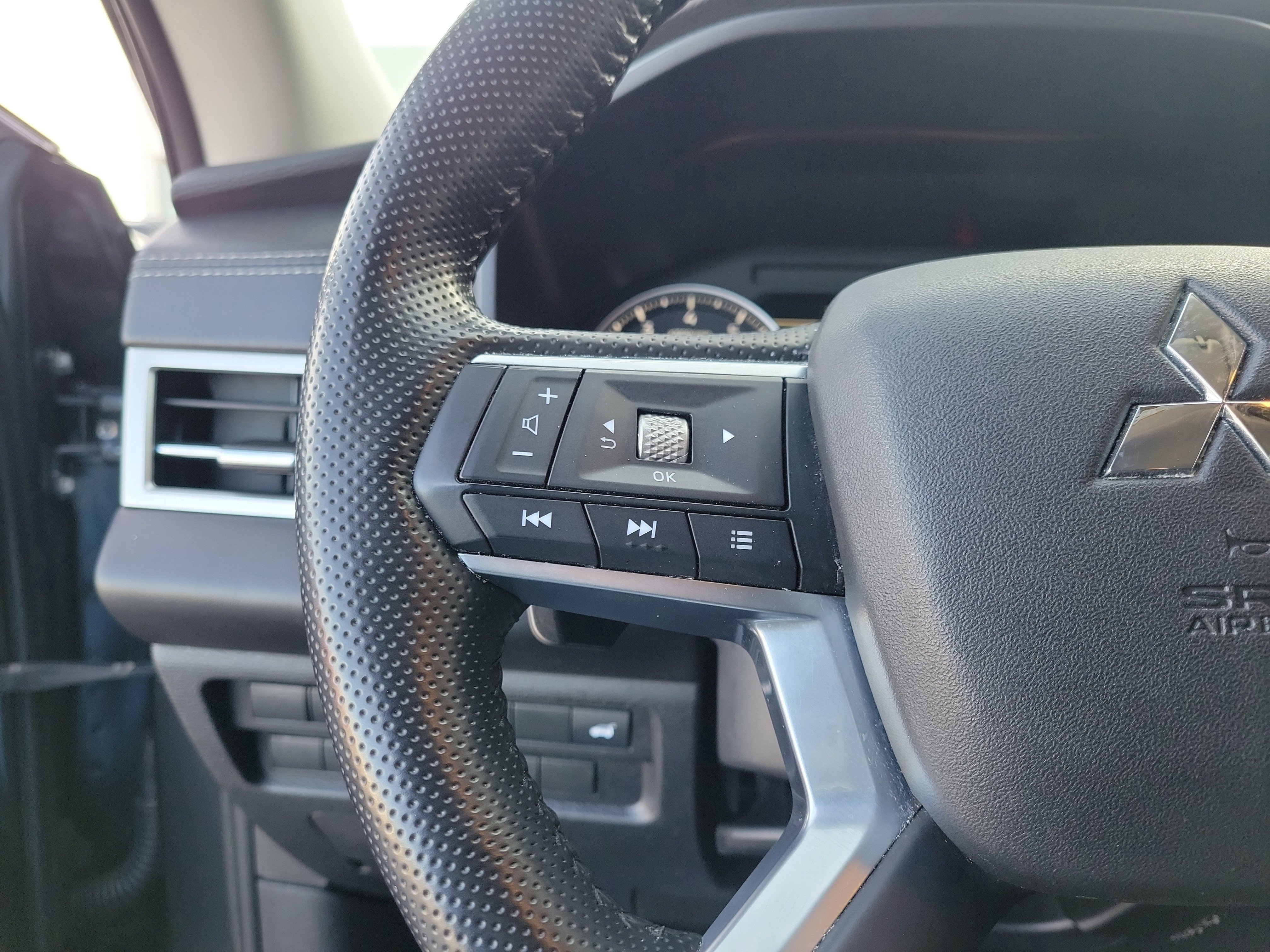 Used 2024 Mitsubishi Outlander SE image 22