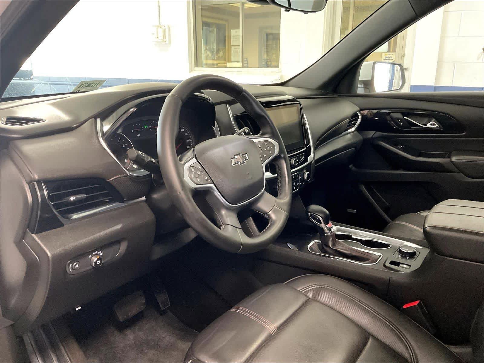 Used 2023 Chevrolet Traverse RS AWD/4WD image 8