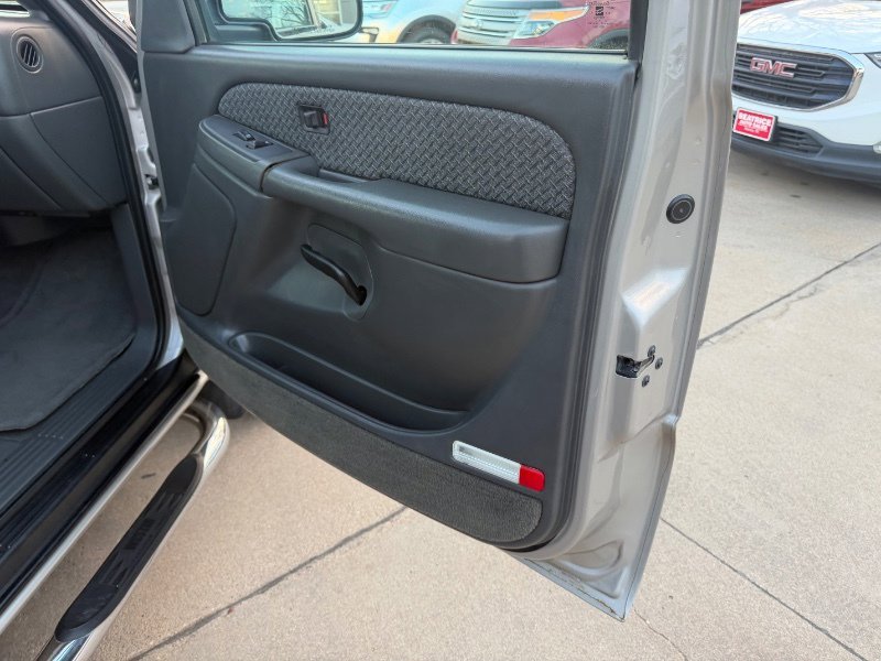 Used 2004 Chevrolet Avalanche LS image 17