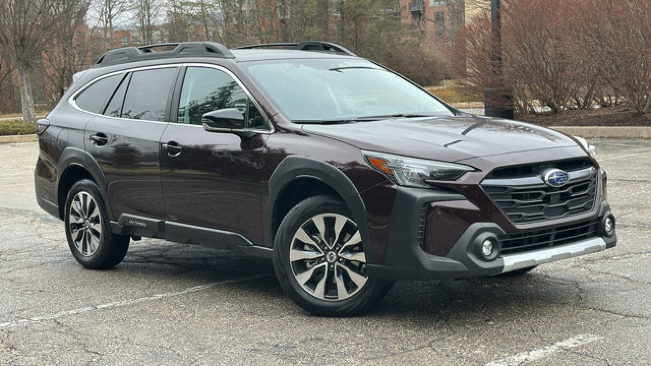 Used 2025 Subaru Outback Limited XT image 1