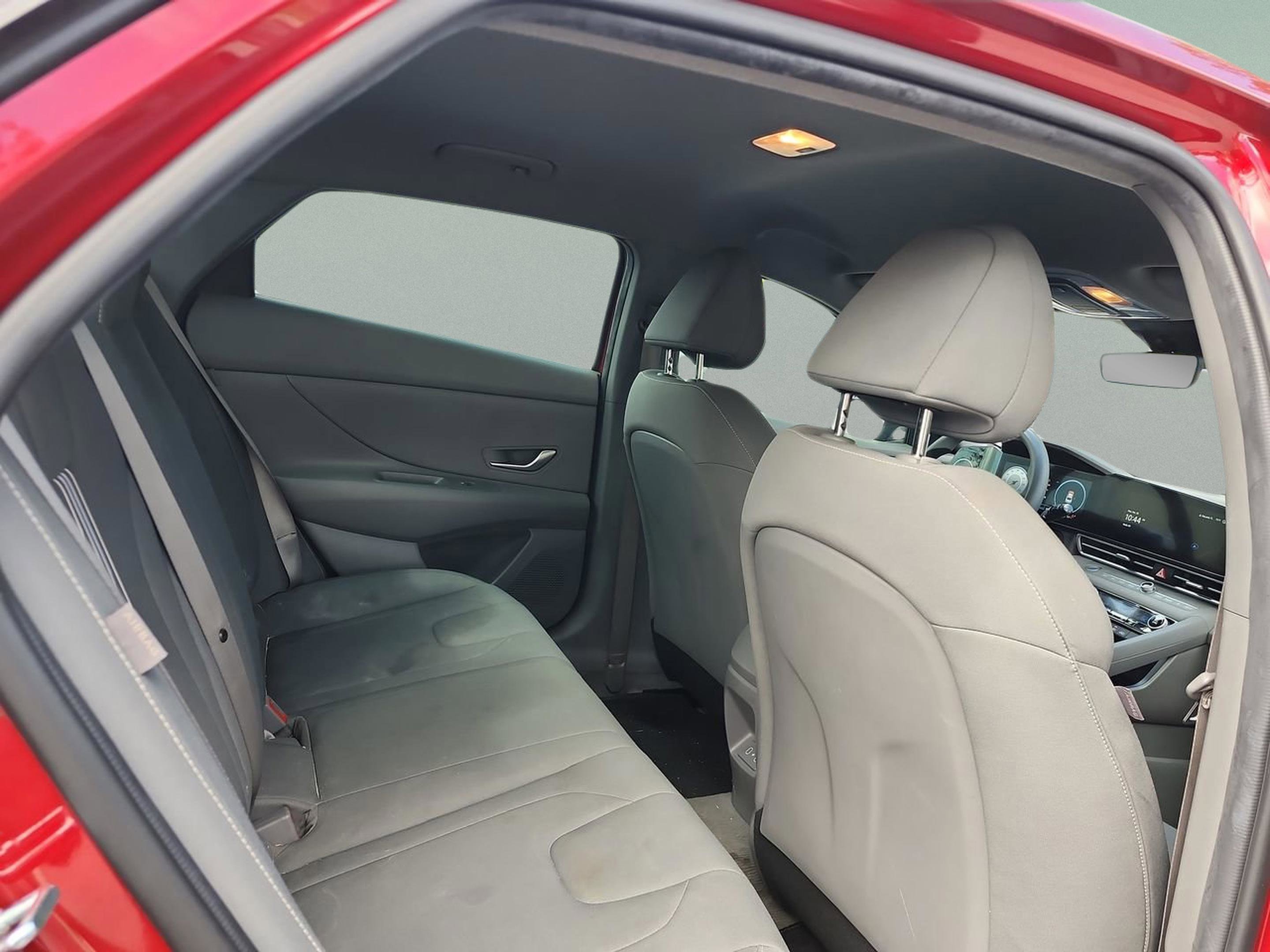Used 2024 Hyundai Elantra SEL image 17