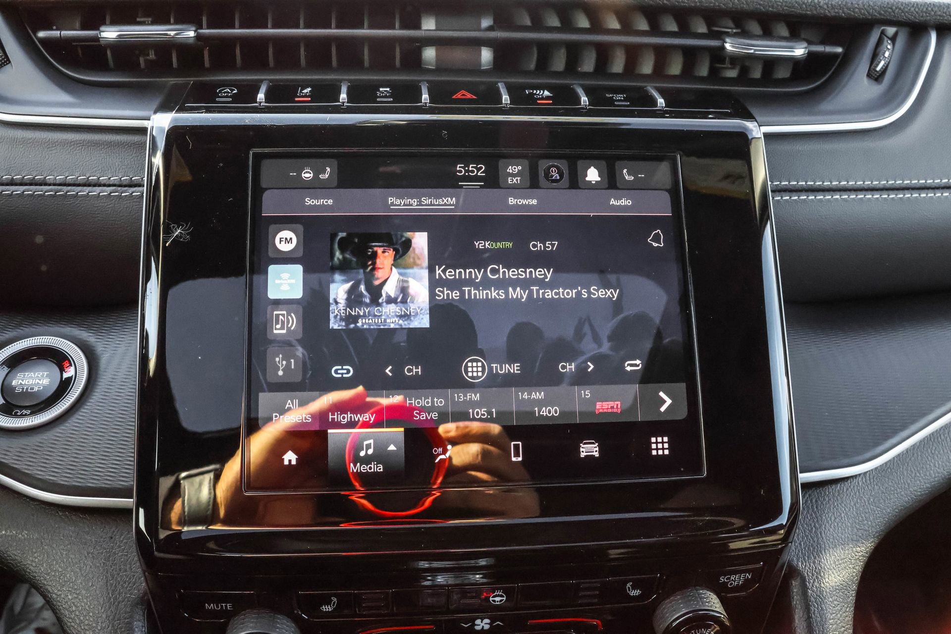 New 2025 Jeep Grand Cherokee Altitude image 19