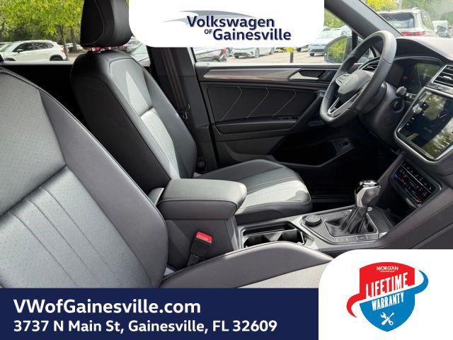 Certified 2024 Volkswagen Tiguan SE R-Line AWD/4WD image 9
