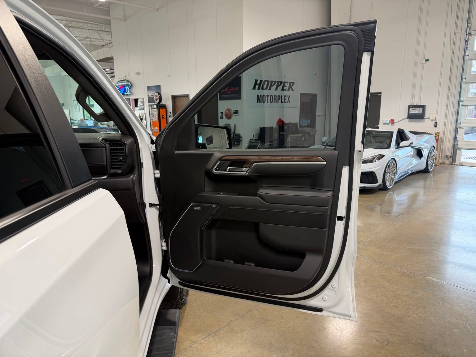 Used 2024 Chevrolet Silverado 1500 LT Trail Boss w/ Convenience Package II AWD/4WD image 31