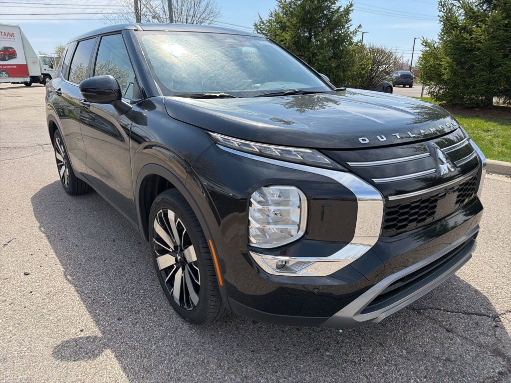 Used 2025 Mitsubishi Outlander SE AWD/4WD image 7