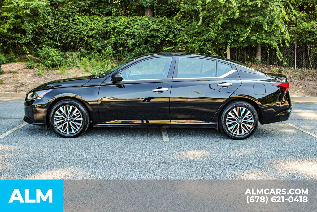 Used 2025 Nissan Altima 2.5 SV FWD image 6