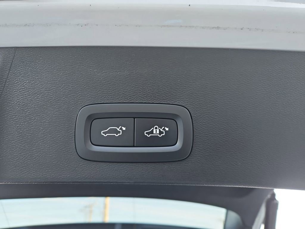 Used 2025 Volvo XC40 B5 Ultra w/ Protection Package Premier image 12