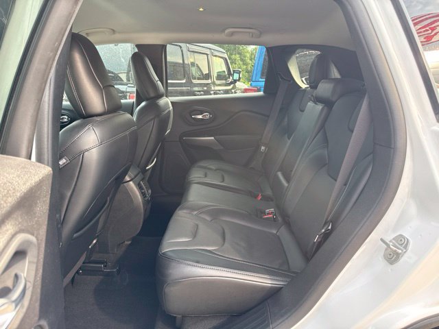 Used 2021 Jeep Cherokee Latitude Lux w/ Mopar Interior Package AWD/4WD image 11
